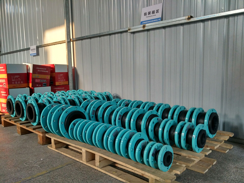 為什么橡膠接頭在使用中會出現(xiàn)細(xì)紋狀的小裂縫